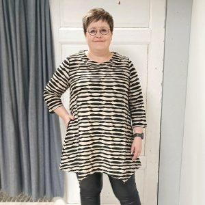 Neulostunika epäsymmetrisellä helmalla, musta-hiekka raidallinen, Pont Neuf